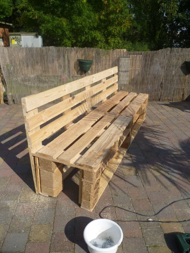 pallet garden bench